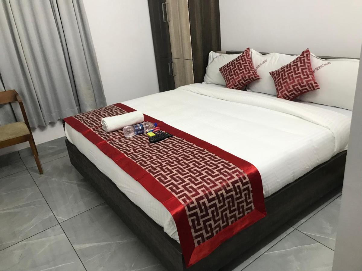 Lakshmi Tourist Home Guruvāyūr Zewnętrze zdjęcie